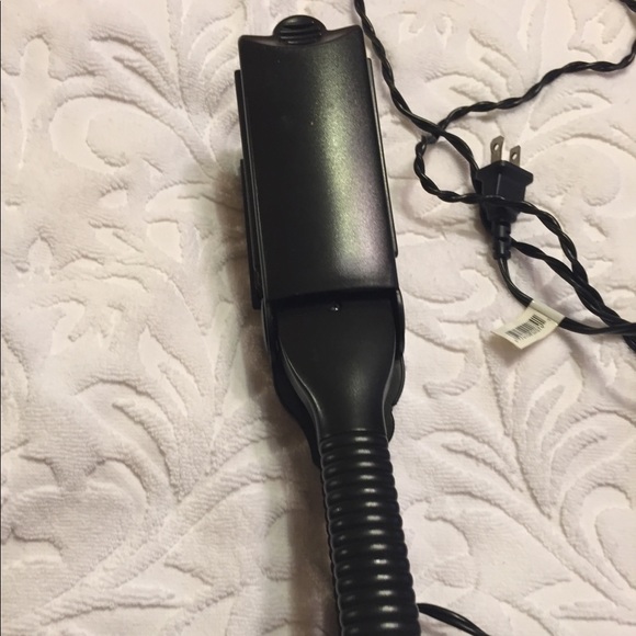 Conair ceramic hair straightener - Picture 2 of 4